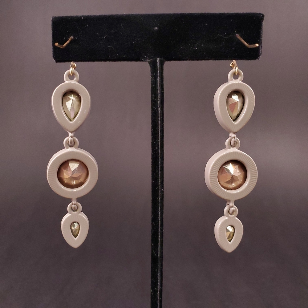 💥CLOSING SALE💥 Pierced Sparkly Dangle Earrings - Picture 2 of 4